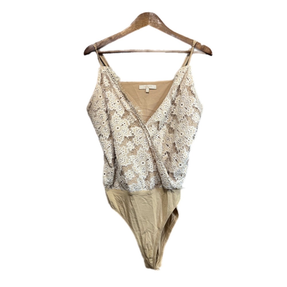 WAYF Lace Surplice Bodysuit Womens Large Beige Excellent‎ Eyelash Trim Floral